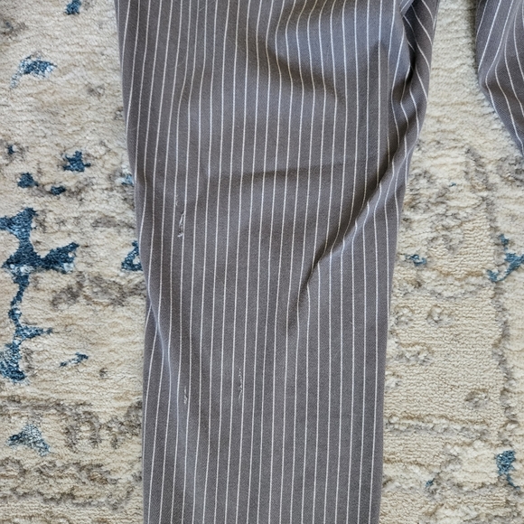 UNIQLO gray stripped jeggings - Picture 5 of 9